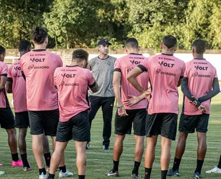 Com "mobilização" dos atletas após goleada, Vitória se reapresenta