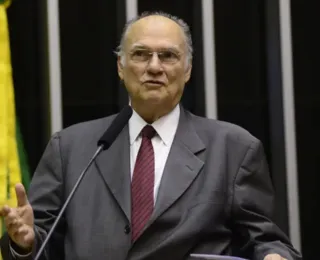Diretório nacional do Cidadania aprova saída de Roberto Freire