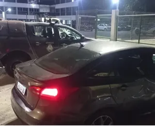 Dois homens são presos carro roubado em Feira de Santana