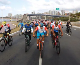 É hoje! Giro A TARDE reúne diversos ciclistas na orla de Salvador