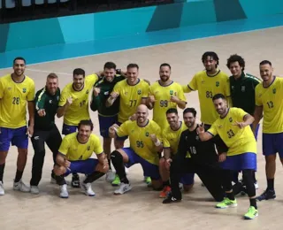 Em partida difícil, Brasil bate Chile no hand e vai à semi como líder