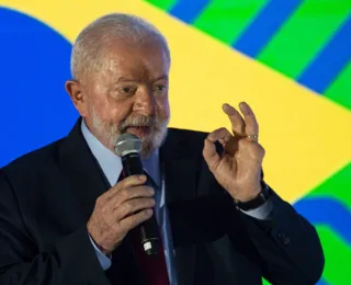 Em reunião com ministros, Lula adia decisão sobre déficit zero