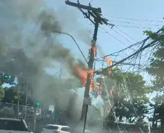 Energia é restabelecida no Cabula após poste pegar fogo