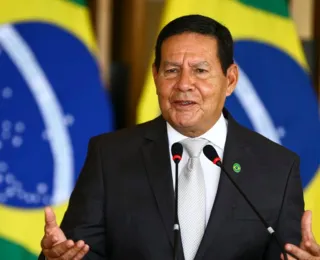 Esposa de Mourão aparece em folha de pagamento vinculada ao exército