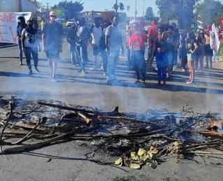 Estudantes da Uefs bloqueiam BR-116 durante protesto