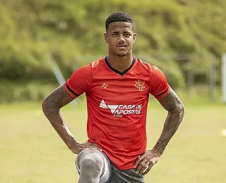 Ex-atacante do Vitória é banido para sempre do futebol pela Fifa