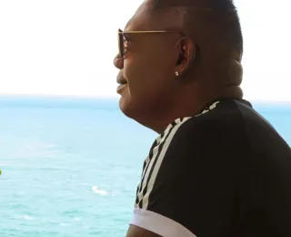 Família de MC Marcinho joga cinzas do cantor em praia de Cabo Frio