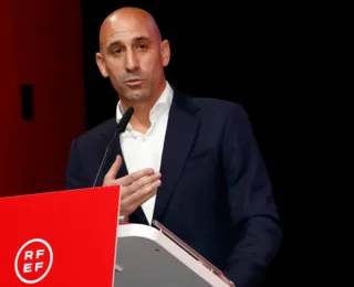 Fifa suspende Rubiales por caso de beijo forçado