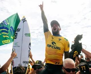 Filipe Toledo é bicampeão mundial no Surf no WSL Finals