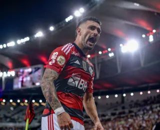 Flamengo vence Bragantino e entra na briga pelo título do Brasileiro