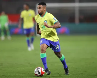 Gabriel Jesus celebra vitória e reclama de "cera" da seleção peruana