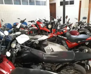 Homem furta moto em pátio de delegacia e é preso na Bahia