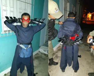 Homem vestido de Batman tenta matar morador e acaba preso