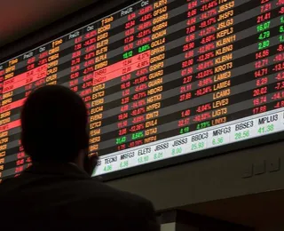 Ibovespa apresenta quarta queda seguida e dólar beira os R$ 5