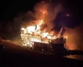 Incêndio atinge barco histórico que navegou no Rio São Francisco