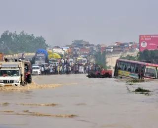 Inundação na Índia deixa dez mortos e mais de 80 desaparecidos