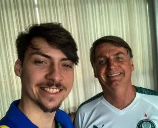 Jair Renan levou itens do acervo privado de Bolsonaro do Planalto