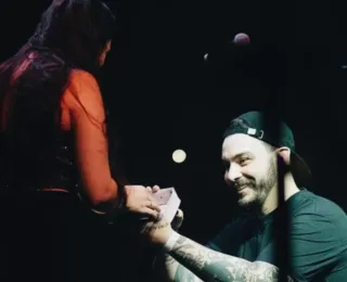 Jovem pede namorada em casamento em show de NX Zero em Santos