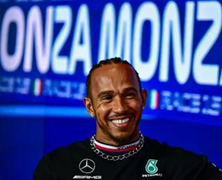 Lewis Hamilton renova com a Mercedes até 2025