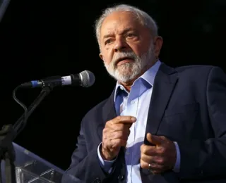 Lula anuncia auxílio de R$ 800 para desabrigados no RS