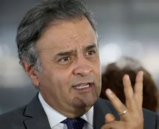 "Lula deveria reparar o Brasil dos prejuízos de Dilma", diz Aécio