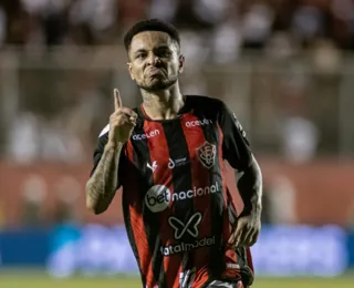 Matheusinho celebra golaço no Barradão: "Feliz por ter arriscado"