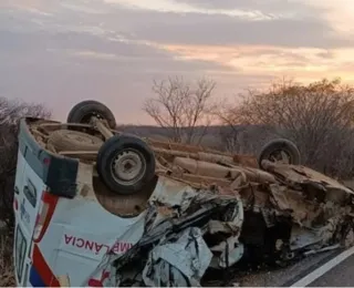 Motorista de ambulância morre após batida no sudoeste baiano