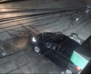 Motorista foge de assalto em Salvador e quase atropela ladrões; veja
