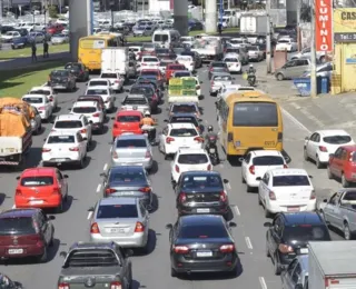 Motoristas enfrentam manhã de caos no trânsito de Salvador