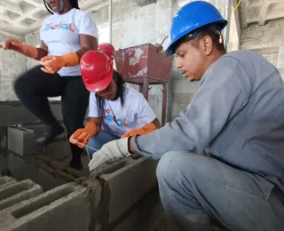 Mulheres participam de projeto de capacitação em construção civil