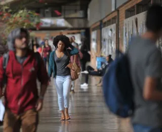 Negros são minoria no serviço público federal e têm menores salários