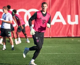 Neuer volta aos treinos coletivos no Bayern de Munique