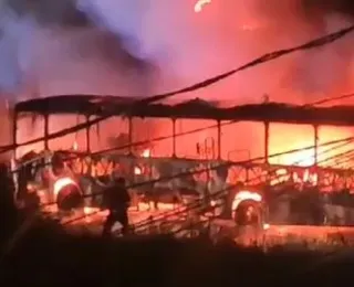Ônibus voltam a circular em Paripe após ônibus ser incendiado