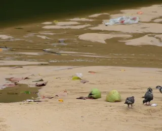 Praias impróprias preocupam moradores, banhistas e autoridades locais