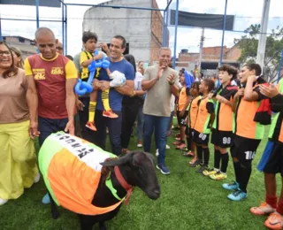 Prefeitura entrega campo sintético em Nova Brasília de Valéria