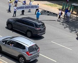 Protesto bloqueia entrada da rodoviária e provoca congestionamento