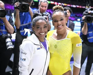 Rebeca Andrade afasta rivalidade com Simone Biles: "Criam batalhas"