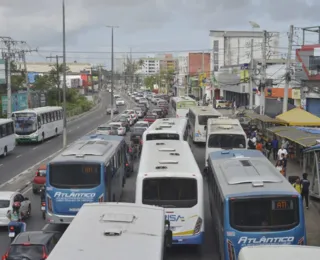 Rodoviários protestam e travam trânsito em Lauro de Freitas