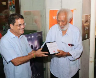 SDE entrega restauração do mural Flor de Paraíso, do artista Juarez