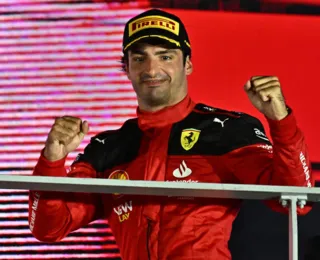 Sainz encerra domínio da Red Bull e dá à Ferrari sua 1ª vitória do ano
