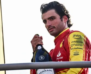 Sainz persegue ladrão e recupera relógio após pódio na F1