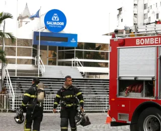 Sede da Prefeitura de Salvador é evacuada após incêndio; assista