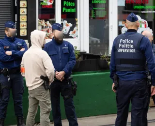 Suspeito de atentado em Bruxelas morre depois de ser baleado