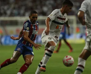 Terceiro cartão amarelo tira Gilberto e Kanu de jogo contra o Grêmio