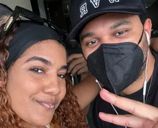 The Weeknd chega ao Brasil e atende fãs no aeroporto