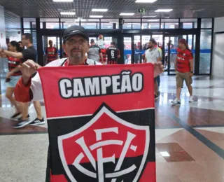 Torcedor recepciona jogadores do Vitória e crava: "já é campeão"