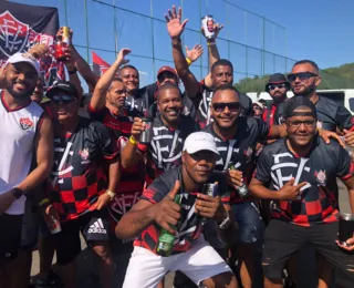 Torcedores do Vitória fazem grande festa antes de jogo no Barradão