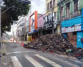 Trânsito segue interditado na Avenida Sete após incêndio em casarão