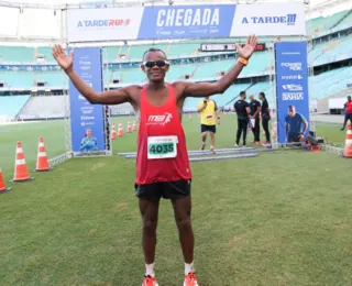 Vencedor dos 42km celebra vitória e fala de sua história de vida
