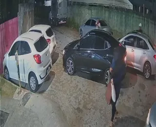 Vídeo: homem tenta assaltar viatura despadronizada e é baleado